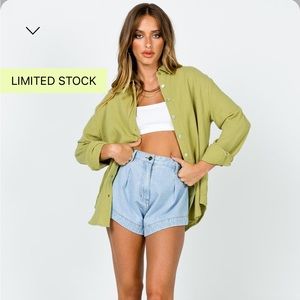 PRINCESS POLLY GREEN MAHALIA SHIRT. SIZE 2.